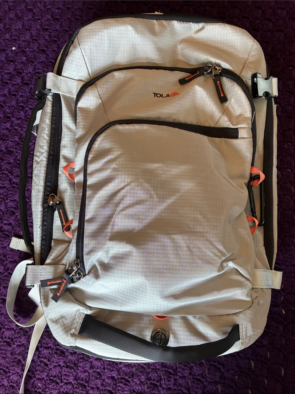 Tolaccea Light Gray/Silver Clamshell Travel Expandable Backpack Bag Carryon EUC